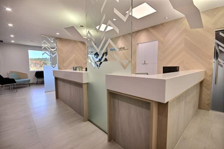 Agencement intérieur de bâtiment commercial sur mesure Québec